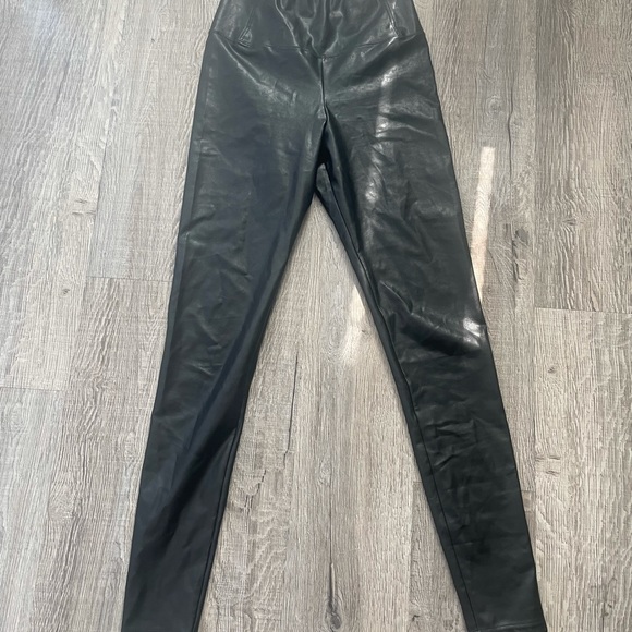 Aritzia Daria vegan leather leggings - Picture 3 of 5